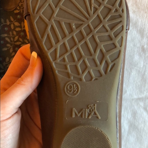 9.5 Brow Flats - Picture 2 of 2